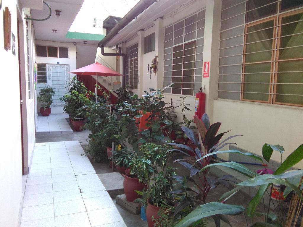 Hostal El Colibri Iquitos Exterior photo