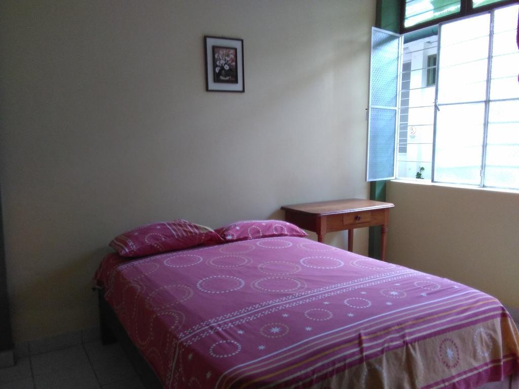Hostal El Colibri Iquitos Room photo