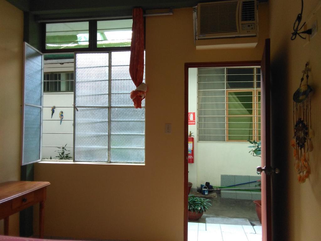 Hostal El Colibri Iquitos Room photo