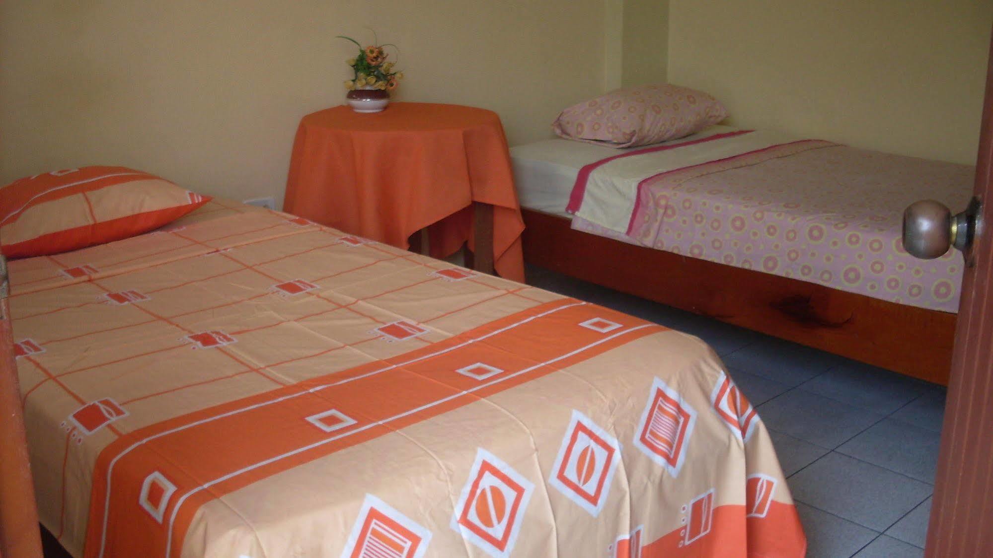 Hostal El Colibri Iquitos Exterior photo
