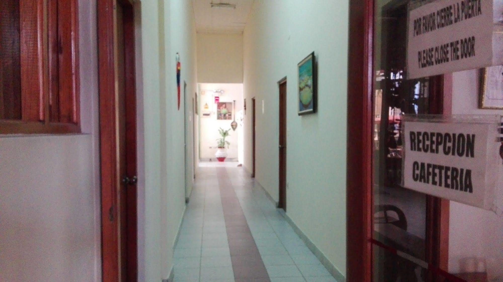Hostal El Colibri Iquitos Exterior photo